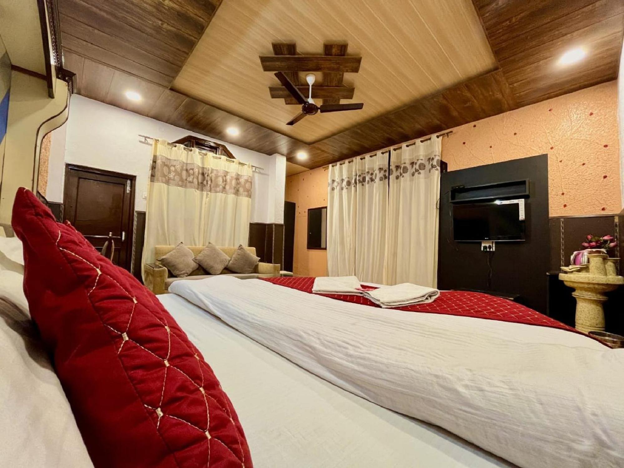 Sparkle Star Resort Khajjiar Exterior photo